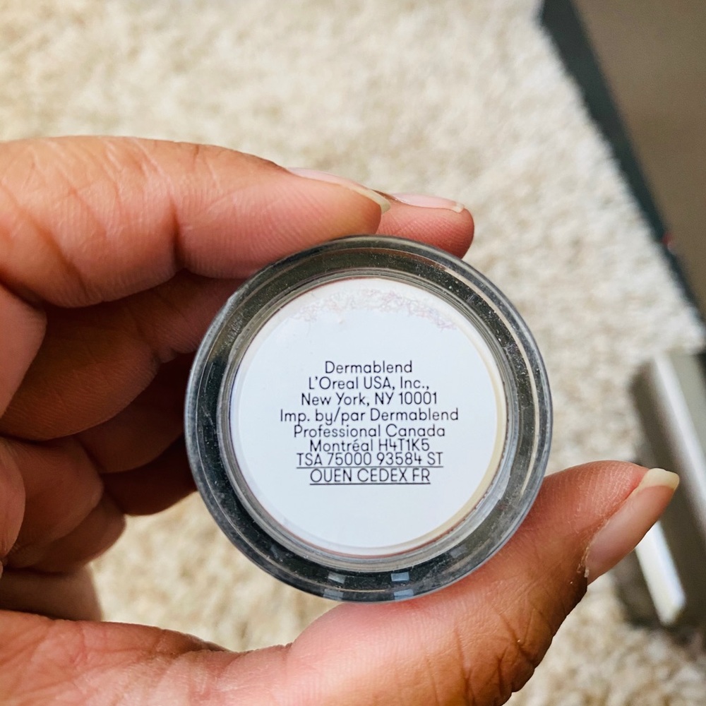☘️3/$25☘️ Dermablend Mini Loose Setting Powder - Picture 4 of 5